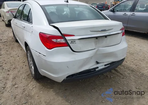 2014 Chrysler 200 Lx z USA, uszkodzony, nr VIN 1C3CCBAB9EN141101